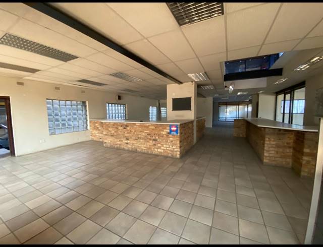 8,651M² WAREHOUSE FOR SALE IN STORMILL